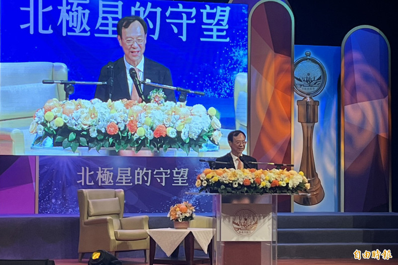 第35屆醫療奉獻獎今(1日)登場,多位得獎者服務偏鄉超過30年,衛福部長石崇良說,在沒有健保的年代,早已有許多醫護默默守護最需要的人。(記者邱芷柔攝) 第35屆醫療奉獻獎今(1日)登場,多位得獎者服務偏鄉超過30年,衛福部長石崇良說,在沒有健保的年代,早已有許多醫護默默守護最需要的人。(記者邱芷柔攝)