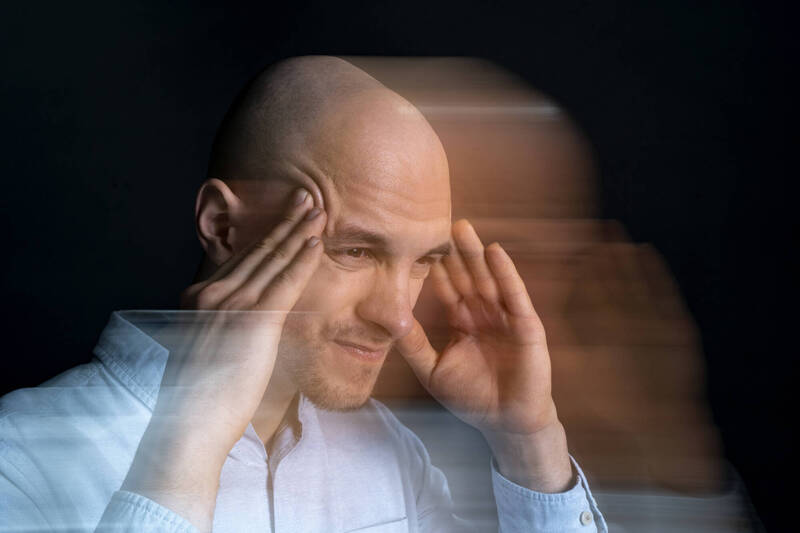 新冠肺炎出現腦霧,被日本科學家證實腦部的AMPAR受體密度高,也使得染疫後,有超過8成的人仍受苦其中;圖為情境照。(圖取自freepik) 新冠肺炎出現腦霧,被日本科學家證實腦部的AMPAR受體密度高,也使得染疫後,有超過8成的人仍受苦其中;圖為情境照。(圖取自freepik)