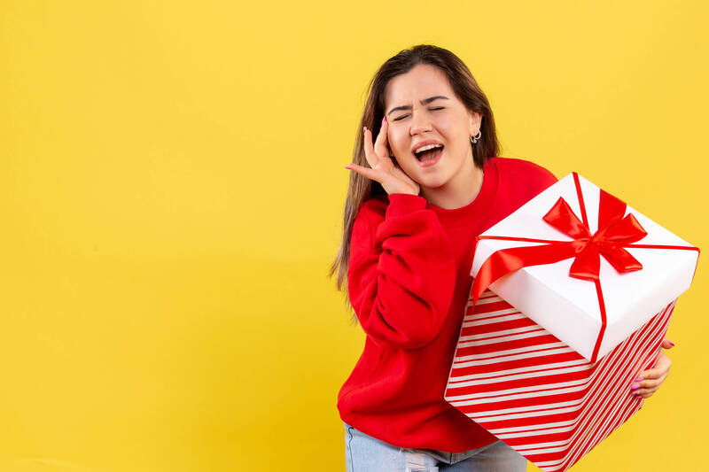 專家表示,「太開心」也可能誘發心臟病發作;圖為情境照,圖中人物與本文無關。(圖取自freepik) 專家表示,「太開心」也可能誘發心臟病發作;圖為情境照,圖中人物與本文無關。(圖取自freepik)