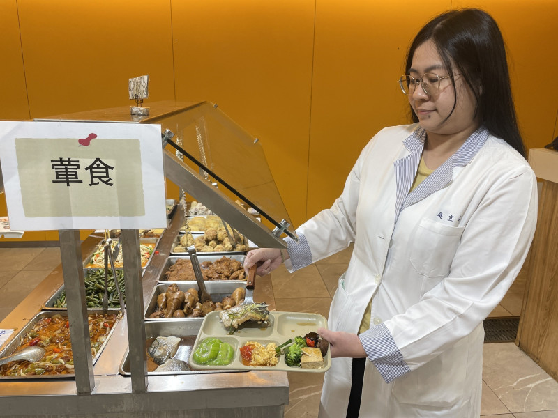新北市立土城醫院營養師吳宜真提醒均衡攝取多元蛋白質,維持良好營養。(土城醫院提供) 新北市立土城醫院營養師吳宜真提醒均衡攝取多元蛋白質,維持良好營養。(土城醫院提供)