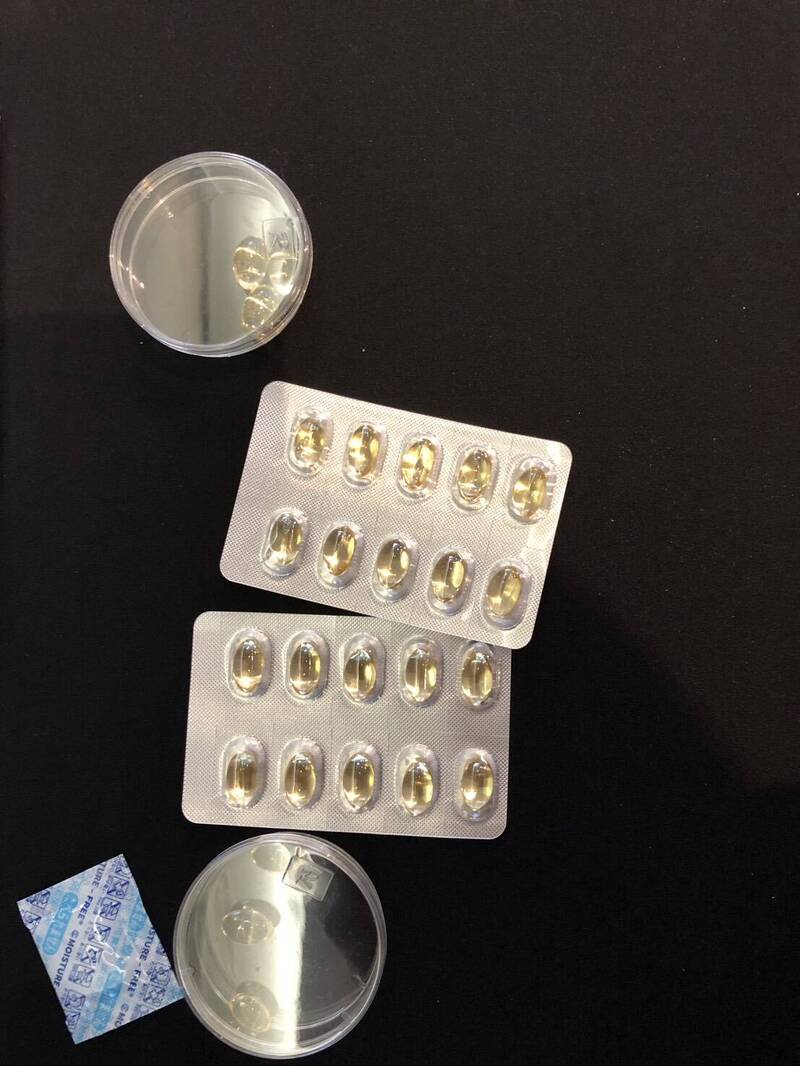 家醫科醫師沈宜萱表示,rTG型魚油搭配腸溶緩釋型膠囊包覆技術,能有效避開胃酸干擾,讓魚油更容易被小腸吸收。(記者李惠芬攝) 家醫科醫師沈宜萱表示,rTG型魚油搭配腸溶緩釋型膠囊包覆技術,能有效避開胃酸干擾,讓魚油更容易被小腸吸收。(記者李惠芬攝)