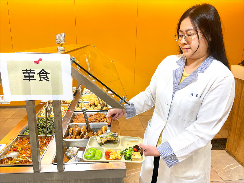 ▲營養師吳宜真提醒,均衡攝取多元蛋白質,維持良好營養。(土城醫院提供) ▲營養師吳宜真提醒,均衡攝取多元蛋白質,維持良好營養。(土城醫院提供)
