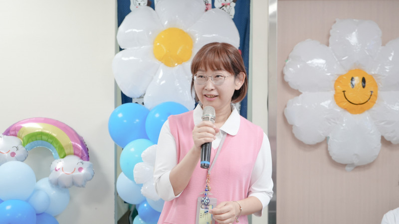 護理科主任黃麗萍說部北紅燈鈴系統,大幅降低護理工時與臨床同仁的體力負荷。(衛福部台北醫院提供) 護理科主任黃麗萍說部北紅燈鈴系統,大幅降低護理工時與臨床同仁的體力負荷。(衛福部台北醫院提供)