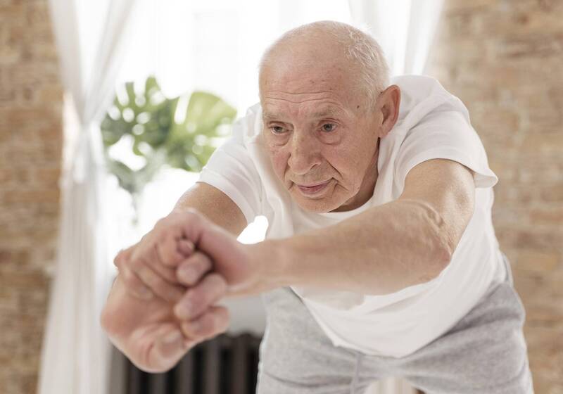 「情緒相關失眠」往往伴隨焦慮、情緒不穩。研究證實,透過規律運動能讓大腦安靜下來;圖為情境照。(圖取自freepik) 「情緒相關失眠」往往伴隨焦慮、情緒不穩。研究證實,透過規律運動能讓大腦安靜下來;圖為情境照。(圖取自freepik)