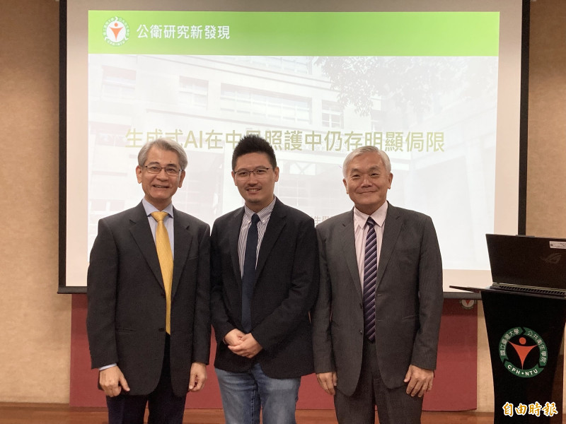 台大公衛學院副教授李達宇(中)攜手哈佛公衛學院等國際機構,進行全球首度對生成式人工智慧在中風照護資訊提供上的表現系統性評估。(記者楊綿傑攝) 台大公衛學院副教授李達宇(中)攜手哈佛公衛學院等國際機構,進行全球首度對生成式人工智慧在中風照護資訊提供上的表現系統性評估。(記者楊綿傑攝)