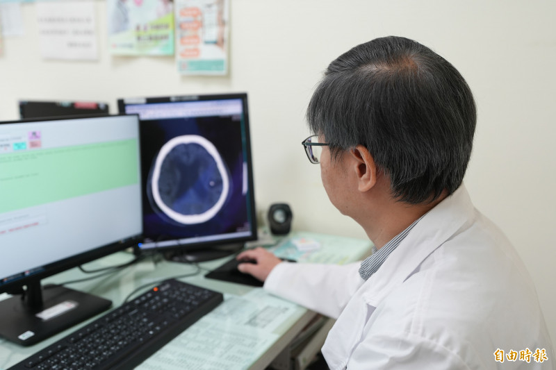 「中風」好發季！40歲男曬衣倒地 識中風4步驟「FAST」牢記