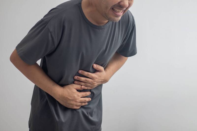 健康網》腹脹、血便拖2個月 48歲工程師腸道驚見巨瘤