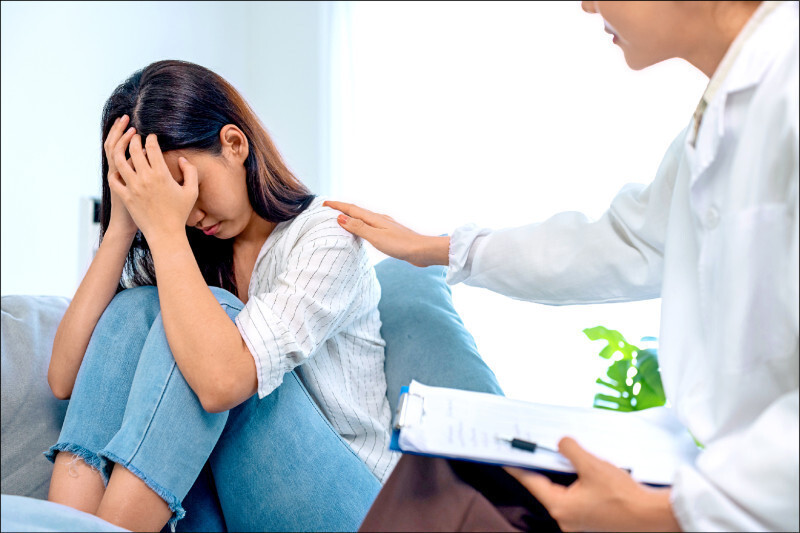 自殺年輕化趨勢 身心科醫：贊成心理諮商進駐校園