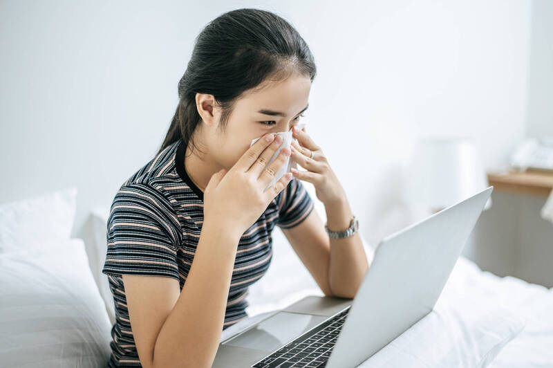 一吹冷風鼻涕就狂流,胸腔暨重症醫學科醫師黃軒表示,有4招可以不讓鼻涕「共共流」;圖為情境照。(圖取自freepik) 一吹冷風鼻涕就狂流,胸腔暨重症醫學科醫師黃軒表示,有4招可以不讓鼻涕「共共流」;圖為情境照。(圖取自freepik)