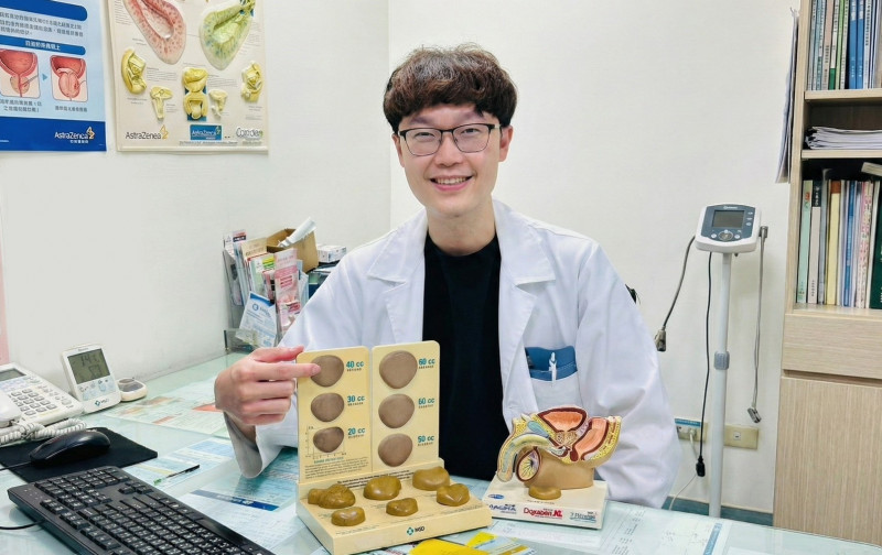 屏東寶建醫院泌尿科醫師吳宗憲提醒,若出現頻尿、急尿、夜尿等下泌尿道症狀,建議儘速至泌尿科門診評估,由專科醫師依個別狀況規劃治療。(屏東寶建醫院提供) 屏東寶建醫院泌尿科醫師吳宗憲提醒,若出現頻尿、急尿、夜尿等下泌尿道症狀,建議儘速至泌尿科門診評估,由專科醫師依個別狀況規劃治療。(屏東寶建醫院提供)