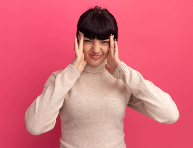 哈佛研究證實,生活越不尋常,「出乎意料」的變化越多,頭痛風險越高;圖為情境照。(圖取自freepik) 哈佛研究證實,生活越不尋常,「出乎意料」的變化越多,頭痛風險越高;圖為情境照。(圖取自freepik)