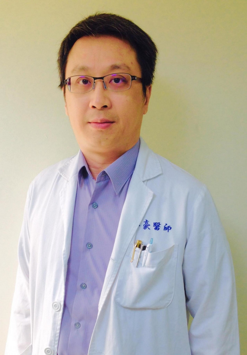 神經外科醫師陳志豪提醒，水腦症是腦脊髓液蓄積在腦部進而壓迫腦組織，若未及時診斷處理可能造成長期神經功能缺損。（民生醫院提供）