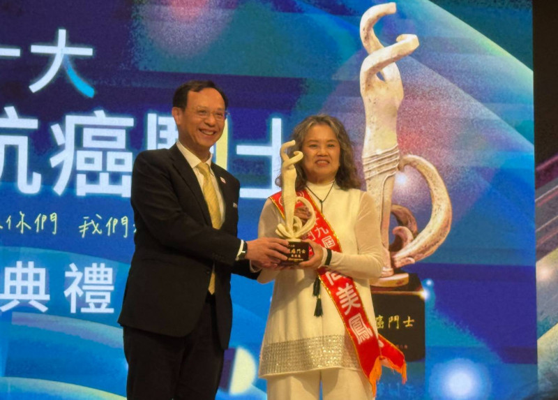 「我是最美麗、最勇敢歐巴桑」67歲她22年抗4癌獲十大鬥士