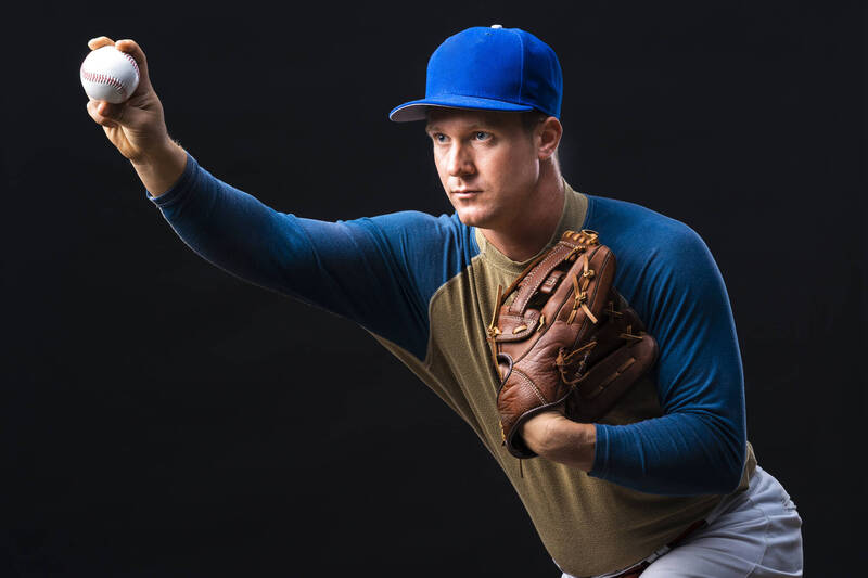 中醫師張家誠收治一名個案，說自己只要做出「投球」動作，便會無力且疼痛。示意圖，圖中人物與新聞無關。（圖取自freepik）