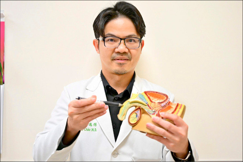 ▲邱鴻傑醫師提醒,陰莖白膜破裂需及時處理,以免造成永久性勃起功能障礙。(亞大醫院提供) ▲邱鴻傑醫師提醒,陰莖白膜破裂需及時處理,以免造成永久性勃起功能障礙。(亞大醫院提供)