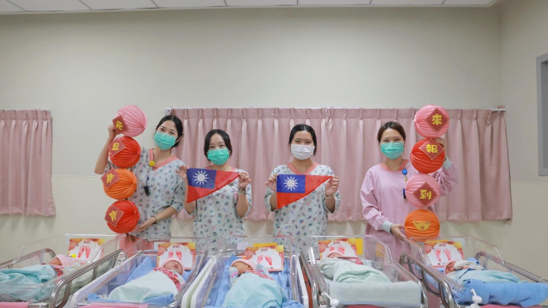 新竹市有7名元旦寶寶幸福報到。（市府提供）