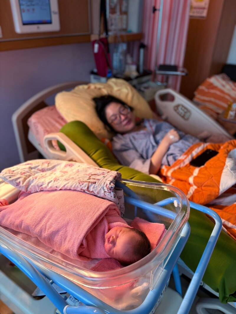 健康網》44歲英文老師Sandra 平安產子 感動喊「我，居然是個媽了」