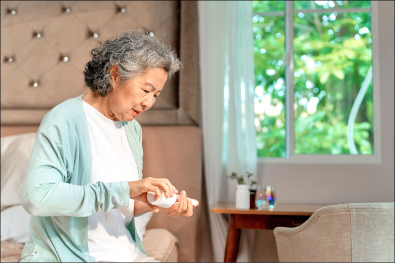 擅服感冒成藥嚴重便秘 腎友肝腎負擔大