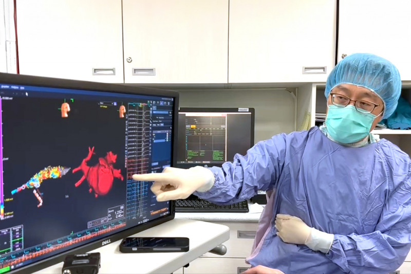 心臟科主任廖英傑說,彰基提供藥物與非藥物治療,並安排心臟電燒、心律調控器及相關植入式治療,為病人量身打造完整照護。(圖由彰基提供) 心臟科主任廖英傑說,彰基提供藥物與非藥物治療,並安排心臟電燒、心律調控器及相關植入式治療,為病人量身打造完整照護。(圖由彰基提供)