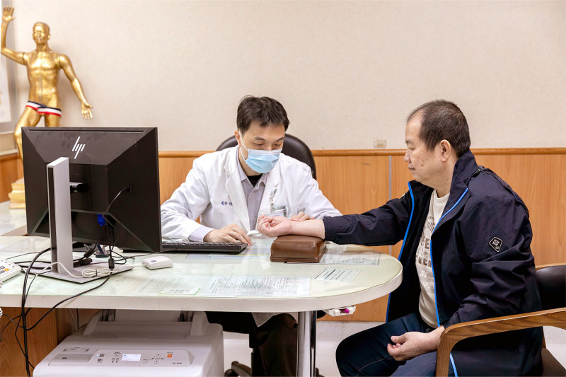 倪先生接受彰基中西醫治療3個月後,睡眠與食慾明顯改善,心臟超音波檢查也有正向的治療成效。(圖由彰基提供) 倪先生接受彰基中西醫治療3個月後,睡眠與食慾明顯改善,心臟超音波檢查也有正向的治療成效。(圖由彰基提供)