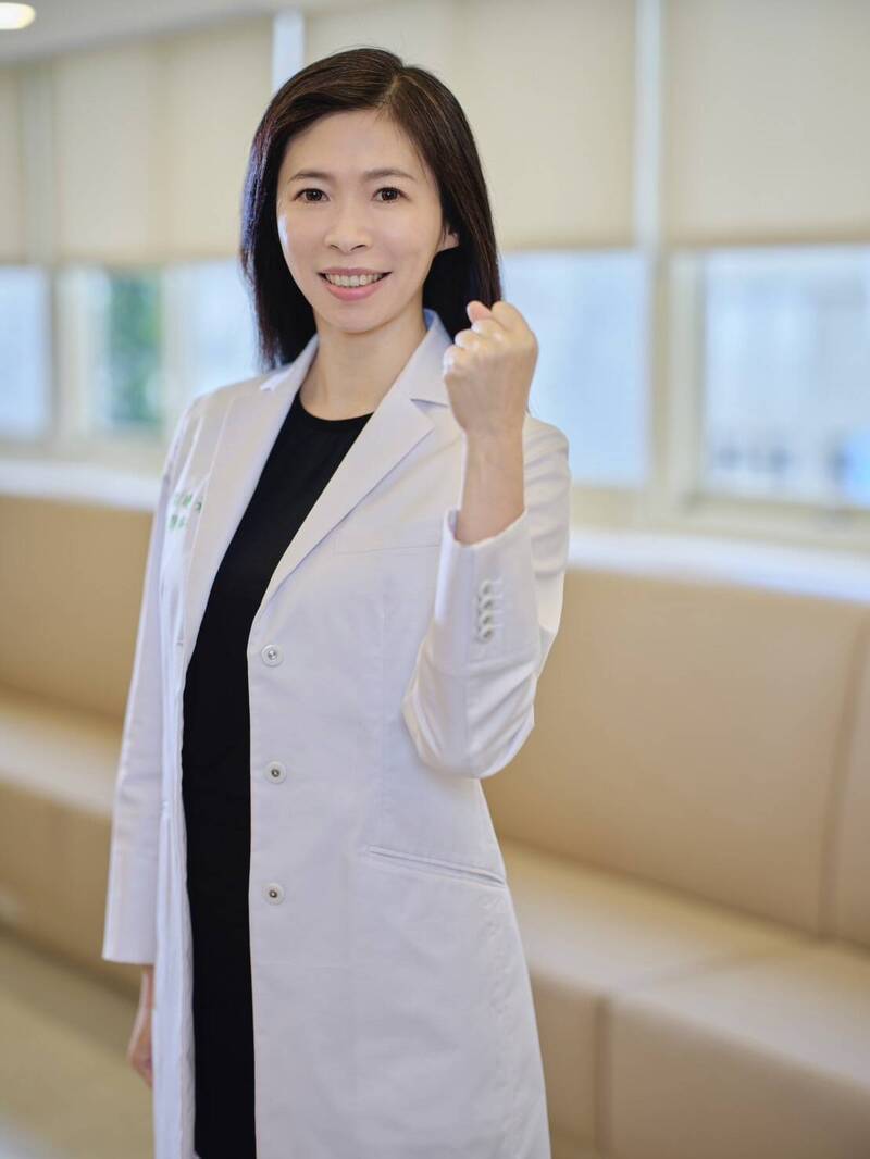 台大家醫科暨肝病防治學術基金會執行長粘曉菁醫師提醒,脂肪肝並非肥胖者的專利,體態正常的人也可能罹患而不自知,若長期忽視,甚至可能演變為肝癌。(圖由醫師粘曉菁提供) 台大家醫科暨肝病防治學術基金會執行長粘曉菁醫師提醒,脂肪肝並非肥胖者的專利,體態正常的人也可能罹患而不自知,若長期忽視,甚至可能演變為肝癌。(圖由醫師粘曉菁提供)