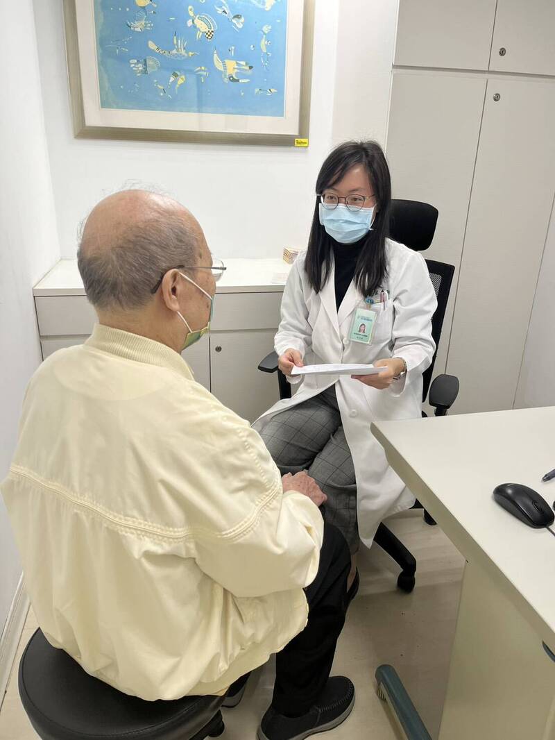 西園醫院家醫科醫師蔡思盈引用一位科技業男性從業人員的瘦成「台版孔劉」的過程。示意圖,圖中人物與新聞無關。(家醫科醫師蔡思盈提供) 西園醫院家醫科醫師蔡思盈引用一位科技業男性從業人員的瘦成「台版孔劉」的過程。示意圖,圖中人物與新聞無關。(家醫科醫師蔡思盈提供)