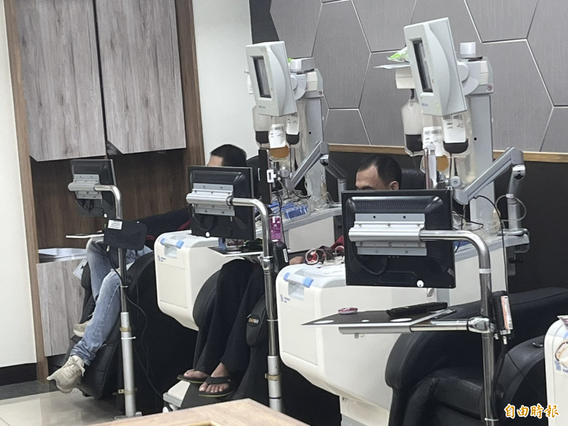 每年農曆年前的1個月訂為「捐血月」,呼籲社會大眾踴躍捐血、傳遞溫暖。(記者廖雪茹攝) 每年農曆年前的1個月訂為「捐血月」,呼籲社會大眾踴躍捐血、傳遞溫暖。(記者廖雪茹攝)