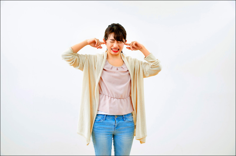 天冷熬夜壓力大 耳中風年輕化