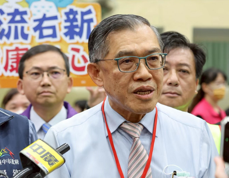 黃高彬指出,B19微小病毒可能引發急性心肌炎、腦膜炎、神經病變及再生不良性貧血。(記者蔡淑媛攝) 黃高彬指出,B19微小病毒可能引發急性心肌炎、腦膜炎、神經病變及再生不良性貧血。(記者蔡淑媛攝)