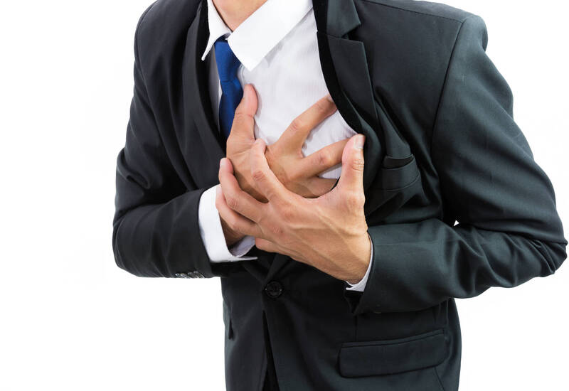 寒冷天氣是引發猝死的高風險時段,針對增加身體暖意,營養師陳珮淳提出建議的飲食策略。示意圖,圖中人物與新聞無關。(圖取自shutterstock) 寒冷天氣是引發猝死的高風險時段,針對增加身體暖意,營養師陳珮淳提出建議的飲食策略。示意圖,圖中人物與新聞無關。(圖取自shutterstock)