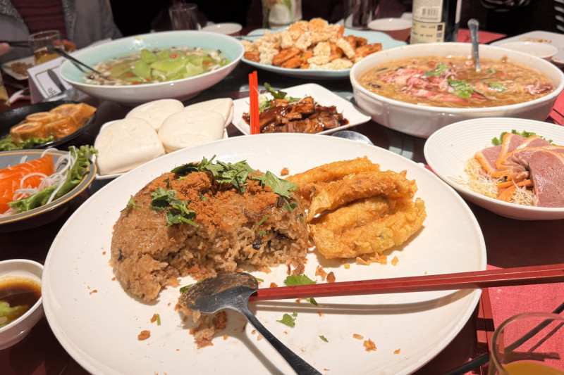 農曆春節聚餐多,醫師提醒,只要出現「體重快速上升、腰圍變緊、脹氣消化不良、異常口渴」4種狀況,就可能代表熱量已經超標。(記者邱芷柔攝) 農曆春節聚餐多,醫師提醒,只要出現「體重快速上升、腰圍變緊、脹氣消化不良、異常口渴」4種狀況,就可能代表熱量已經超標。(記者邱芷柔攝)