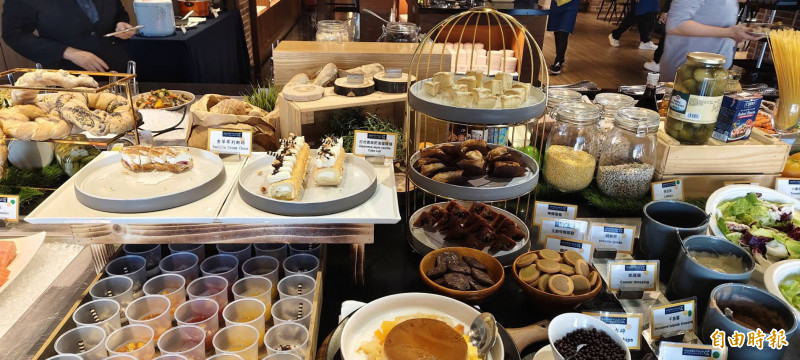 精緻糕點腎友要淺嘗即可。(記者張軒哲攝) 精緻糕點腎友要淺嘗即可。(記者張軒哲攝)