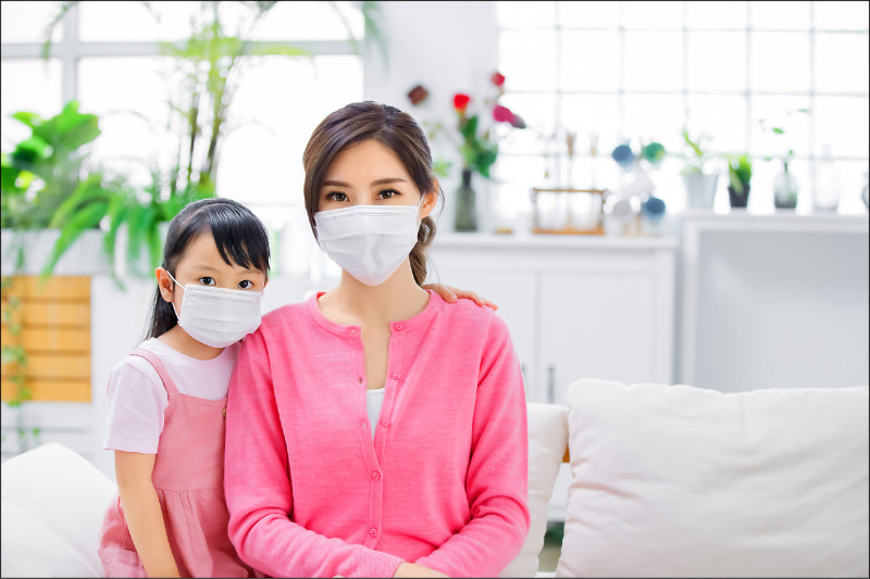 ▲戴口罩、勤洗手等仍是防範流感等傳染病的不二法門;圖為情境照。(照片來源:shutterstock) ▲戴口罩、勤洗手等仍是防範流感等傳染病的不二法門;圖為情境照。(照片來源:shutterstock)