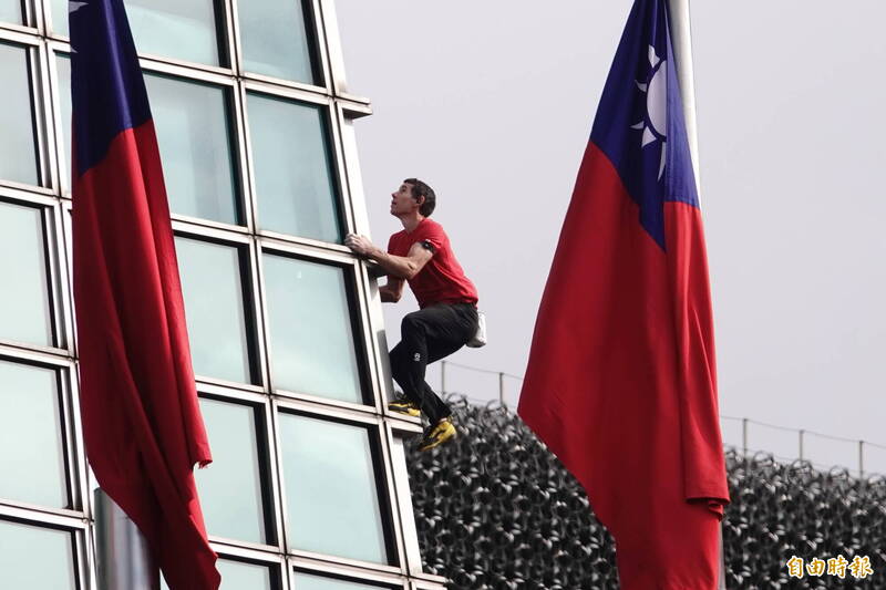 霍諾德攀爬101高樓驚嚇網友 醫揭秘滑石粉隱患