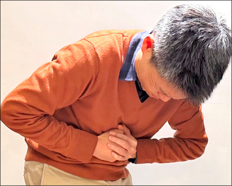 上腹痛潛藏多樣疾病  腹部超音波、胃鏡揪病灶