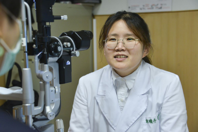 視力模糊不只是用眼過度，眼科醫師：小心藏疾病警訊