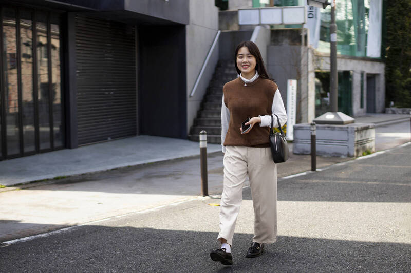 腎臟科醫師江守山表示,據國外研究發現,與每天走2000步的人相較,走7000步的人死亡風險可降低47%,失智風險也能下降38%;情境照。(圖取自freepik) 腎臟科醫師江守山表示,據國外研究發現,與每天走2000步的人相較,走7000步的人死亡風險可降低47%,失智風險也能下降38%;情境照。(圖取自freepik)