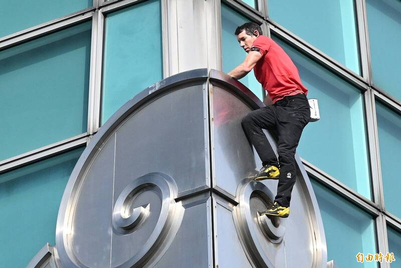 徒手攀爬 Taipei 101震撼世界 醫生分享冒險文化差異