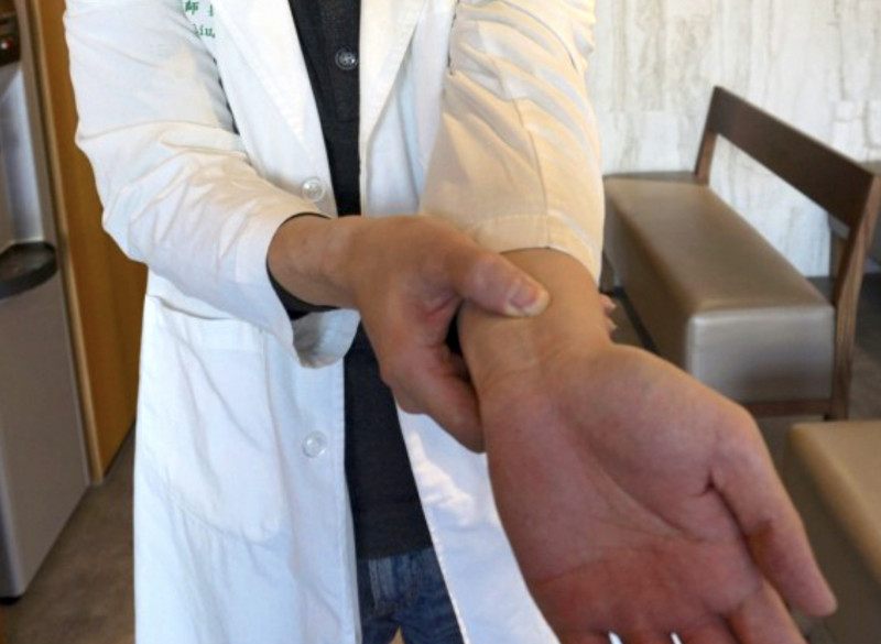 春節塞車心累、尿急 中醫師教你「3個手部穴位」一路冷靜到家