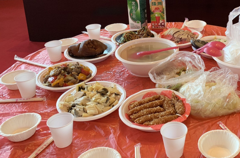 農曆春大魚大肉,醫師提醒,小心「吃過頭」進急診。(記者蔡淑媛攝) 農曆春大魚大肉,醫師提醒,小心「吃過頭」進急診。(記者蔡淑媛攝)