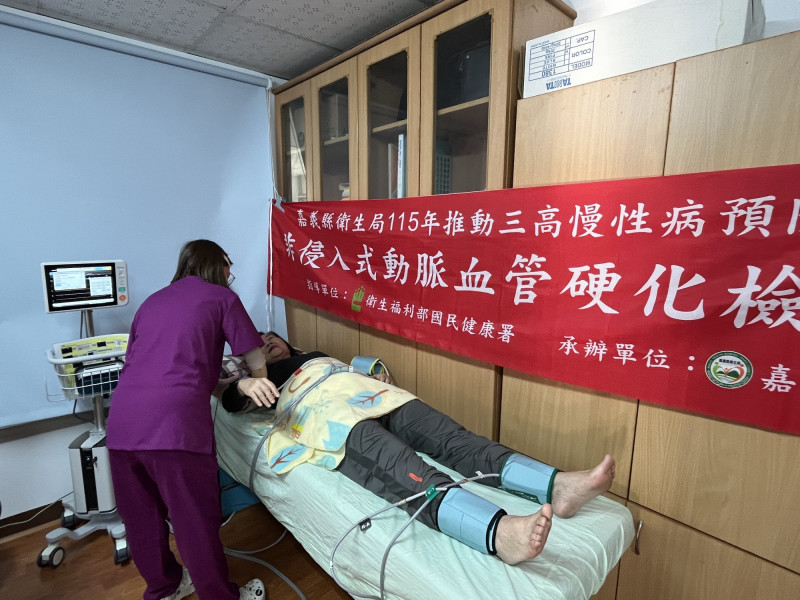 電機系高手變醫師！ 嘉義衛生所主任用AI守護三高族