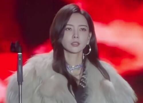 中國歌手于文文昨(1)日在貴州演唱中昏了過去,雖就醫無大礙。國泰醫院指出,若排除心因性昏厥、姿勢性低血壓,還是要小心,有前驅症狀時要放低身形避免摔傷。(取自臉書) 中國歌手于文文昨(1)日在貴州演唱中昏了過去,雖就醫無大礙。國泰醫院指出,若排除心因性昏厥、姿勢性低血壓,還是要小心,有前驅症狀時要放低身形避免摔傷。(取自臉書)