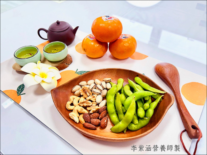 ▲北榮新竹分院營養師李紫涵推薦的春節健康點心選擇。（北榮新竹分院提供）