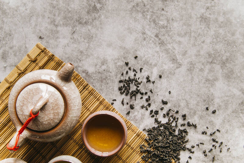 一項長達十年的研究發現,50歲以上婦女若飲用茶,可略微降低骨質疏鬆發生率。示意圖。(圖取自freepik) 一項長達十年的研究發現,50歲以上婦女若飲用茶,可略微降低骨質疏鬆發生率。示意圖。(圖取自freepik)