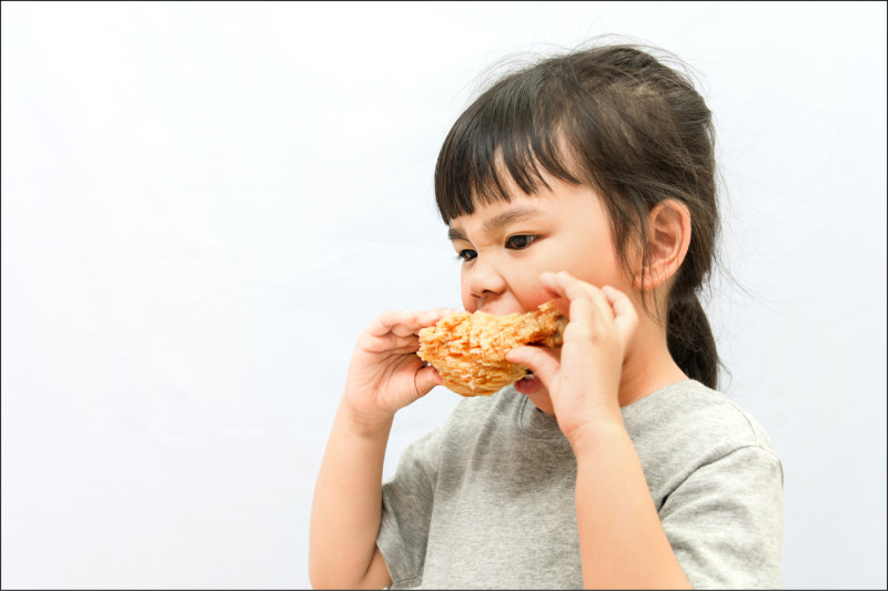 過年吃美食 醫師揭護牙3原則