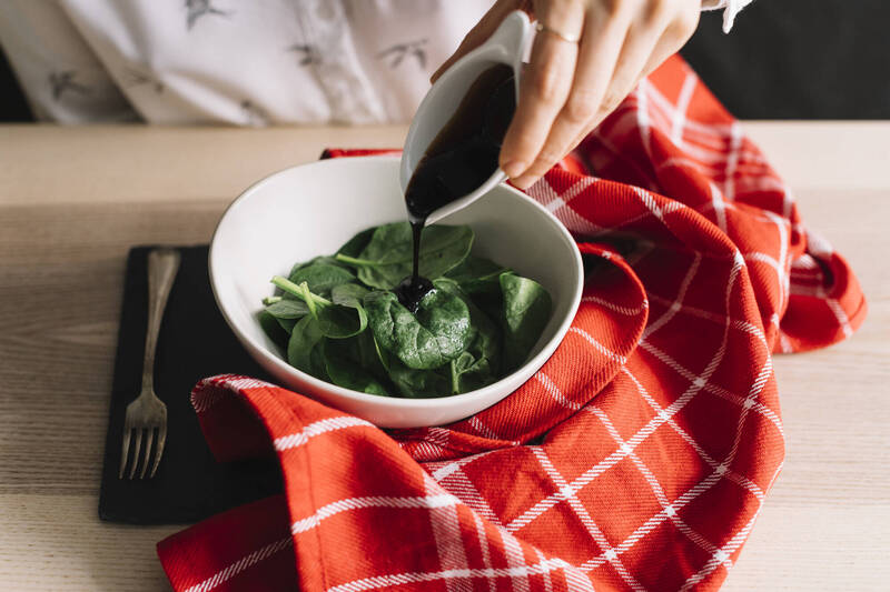 健康網》煮菜不放鹽 抽血結果仍爆表 專家揭這調味料比鹽更危險