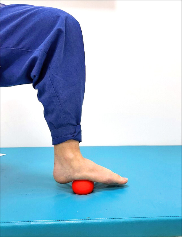 居家伸展運動預防足底筋膜炎