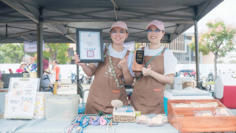 縣府找來營養師協助餐飲業者讓食物更兼具美味與健康,並搭配地圖介紹及活動。(縣府提供) 縣府找來營養師協助餐飲業者讓食物更兼具美味與健康,並搭配地圖介紹及活動。(縣府提供)