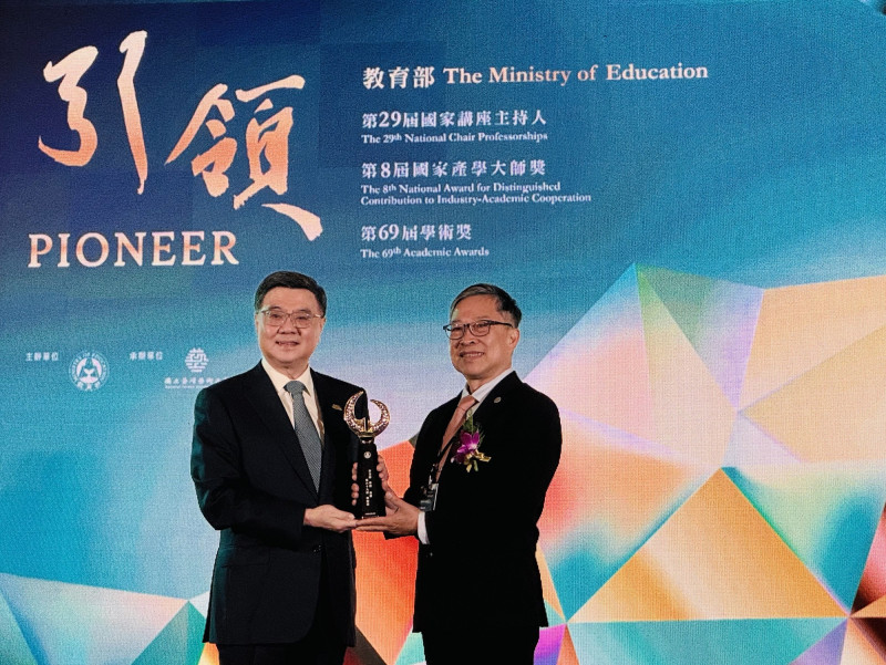 高醫大校長余明隆深耕C肝研究 獲教育部學術獎