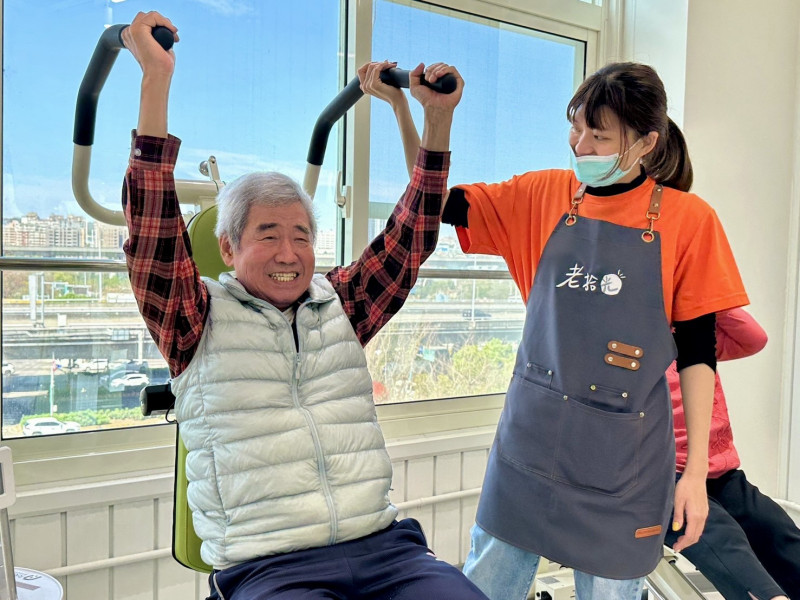 曾跌倒疑失智 7旬退休中校「軍人訓練」找回生活目標